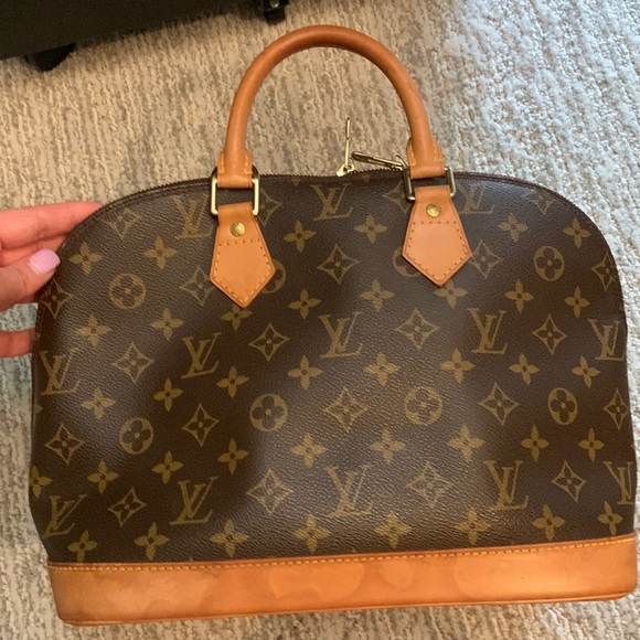 ❤️Authentic Luis Vuitton Alma PM❤️ - Picture 9 of 16